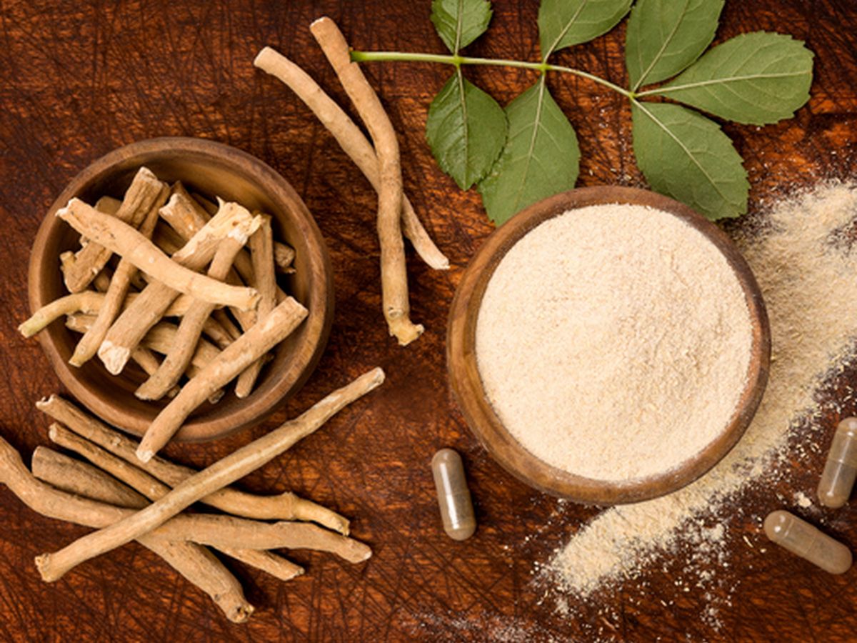 Ashwagandha root and powder